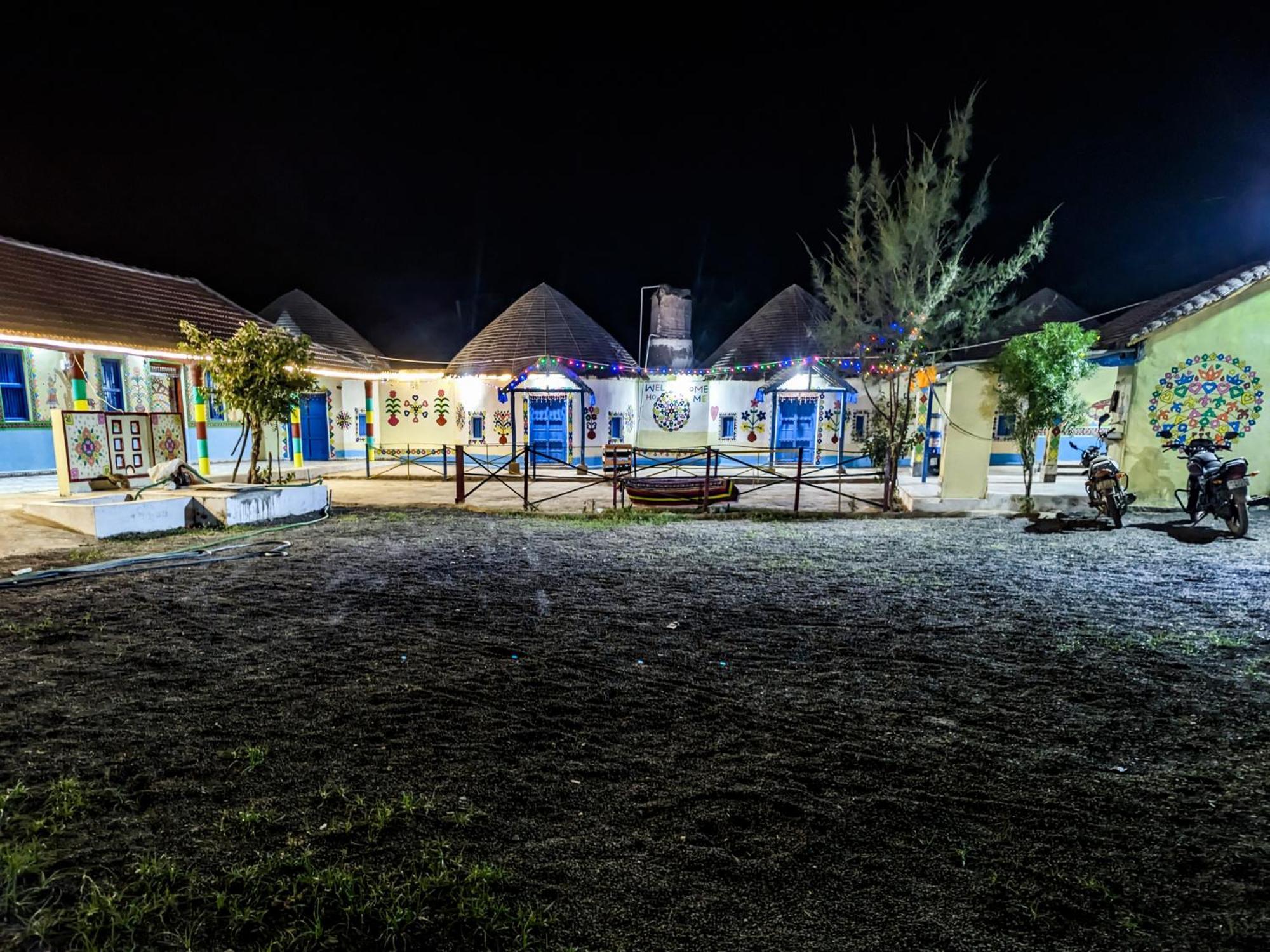 White Land Villagestay Dhordo Extérieur photo